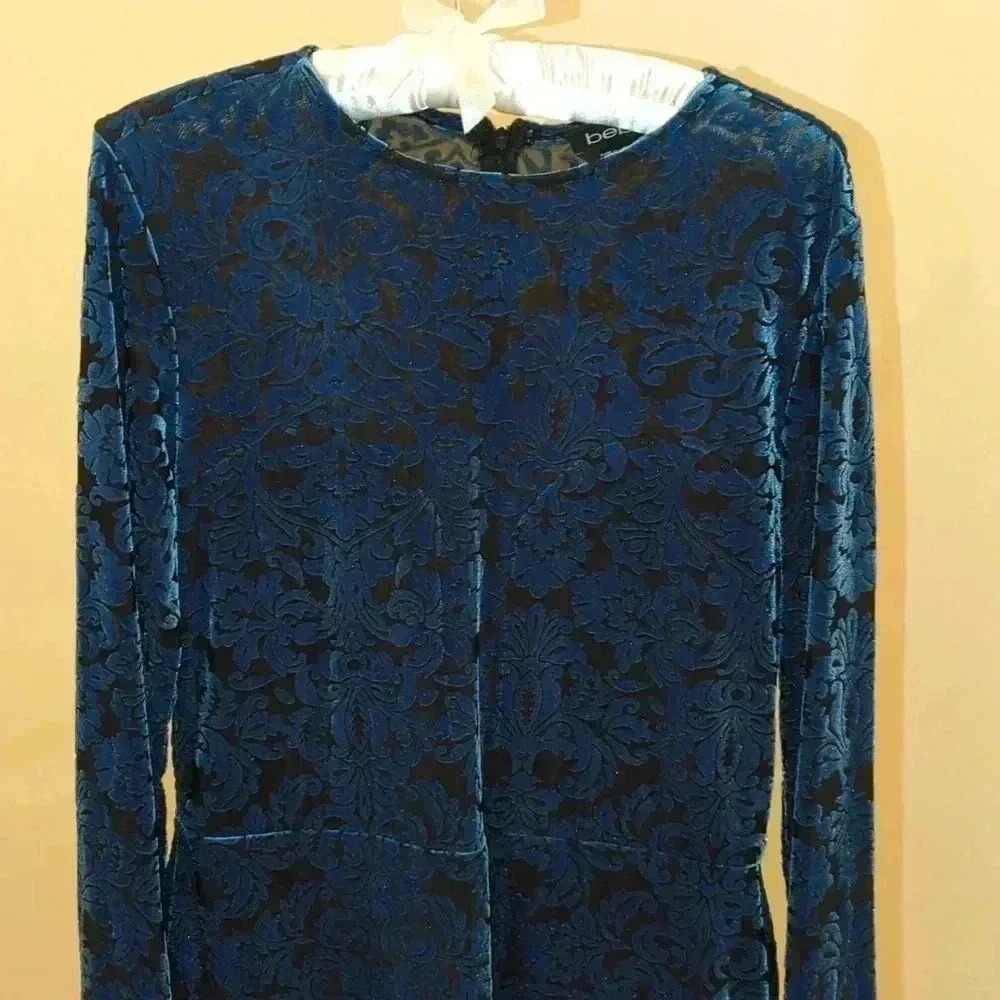 NWT bebe dress with blue floral raised print on black background. Size lg